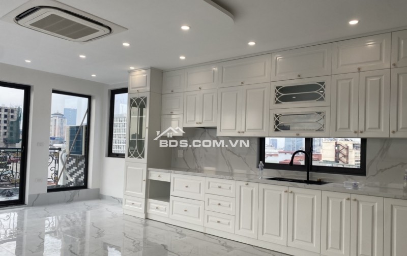 CC cần bán nhà mặt ngõ phố Linh Lang,Ba Đình dt 80 m2 x 7 t 2 mặt thoáng trước nhà ô tô quay đầu giá bán 37,2 tỷ.